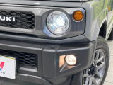【LEDヘッドライト】悪天候や夜間走行時も良好な視界を確保し安心して運転できる高輝度LEDヘッドライトを装備!点灯速度が早く、消費電力も抑えられています。