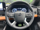 【純正革巻きステアリング】上質な革を使用することで、手にしっかり馴染みとても運転しやすいハンドルです♪