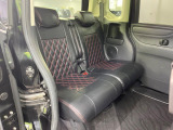 後部座席も気になるようなキズ・汚れやへたり等、大きなダメージはなく、良好な状態です。