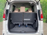 普段のお買い物や通勤、送迎等に十分な荷室スペースを確保しております。セカンドシートを倒すと、大きな荷物の積載も可能です♪