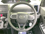 インテリアに合わせたデザインのステアリングは、運転される方のことも考え、運転しやすい形状、大きさです。是非一度、実際に触ってお確かめください。