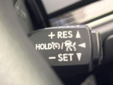 【クルーズコントロール】高速道路もラクラク走行。アクセルを離しても一定速度で走行ができ、長距離運転時の負担を軽減!加速・減速も簡単なスイッチ操作で調整できます。