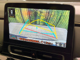 【バックカメラ】駐車時に後方がリアルタイム映像で確認できます。大型商業施設や立体駐車場での駐車時や、夜間のバック時に大活躍!運転スキルに関わらず、今や必須となった装備のひとつです!