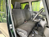 運転席シート廻りは使用感も少なく、良好な状態となっています。丁寧に使われていたことがよくわかりますね。