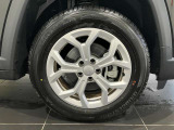 タイヤサイズは 225/60/R17 です。