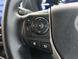 ステアリングスイッチ付き。前方から目を離すことなく操作することが可能です。