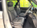 運転席シート廻りは使用感も少なく、良好な状態となっています。前オーナー様が丁寧に使っていたことがよくわかりますね。