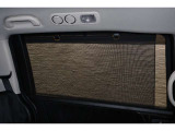 後部座席にはサンシェード付きなので日よけもバッチリ☆