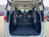 ラゲッジルームは、大容量のスペースを確保。普段のお買い物からレジャーまで、幅広く活躍してくれます!また、リアシートを倒すことでバリエーション豊かにお使いいただけます。