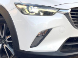 【LEDヘッドライト】悪天候や夜間走行時も良好な視界を確保し安心して運転できる高輝度LEDヘッドライトを装備!点灯速度が早く、消費電力も抑えられています。