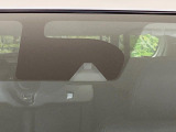 【エマージェンシーブレーキ】走行中に前方の車両等を認識し、衝突しそうな時は警報とブレーキで衝突回避と被害軽減をアシスト。より安全にドライブをお楽しみいただけます。