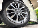 【純正アルミホイール】外観にマッチした純正アルミホイールを装着しております。各種社外アルミホイールや、スタッドレスタイヤも取扱いしております。是非ご相談ください♪