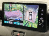 【マルチビューカメラシステム】専用のカメラにより、上から見下ろしたような視点で360度クルマの周囲を確認することができます☆死角部分も確認しやすく、狭い場所での切り返しや駐車もスムーズに行えます。