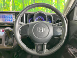 インテリアに合わせたデザインのステアリングは、運転される方のことも考え、運転しやすい形状、大きさです。是非一度、実際に触ってお確かめください。