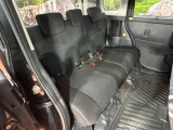 後部座席も気になるようなキズ・汚れやへたり等、大きなダメージはなく、良好な状態です。