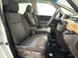 【前席】運転席にはシート高を調整できるハイトアジャスターが装備され、幅広いシートポジションの設定が可能になっております.