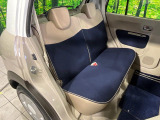 後部座席も気になるようなキズ・汚れやへたり等、大きなダメージはなく、良好な状態です。