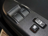 運転席と助手席のみパワーウィンドウを装備しています。