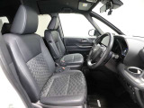 ゆったり室内で運転もしやすいです♪使い勝手の良い配置です。