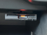 【ETC】有料道路を利用する際に料金所で停止することなく通過できる、ETC車載器(ノンストップ自動料金収受システム機器)が装備されています。セットアップを行うことで利用可能になります。