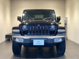 【フロントグリル】7スロットルグリルはJeep伝統の証です。SUVのみにこだわり続けている伝統あるJeep車へお乗り頂いてみてはいかがですか?