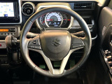 【純正革巻きステアリング】上質な革を使用することで、手にしっかり馴染みとても運転しやすいハンドルです♪