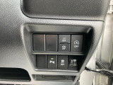 各機能の切り替えボタンは運転席前方の手の届きやすい場所に配置してあります。
