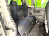 後部座席も気になるようなキズ・汚れやへたり等、大きなダメージはなく、良好な状態です。