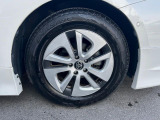 【純正15インチアルミホイール】外観にマッチした純正アルミホイールを装着しております。各種社外アルミホイールや、スタッドレスタイヤも取扱いしております。是非ご相談ください♪