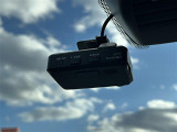 【ドライブレコーダー】映像・音声などの運転中の記録を残します。事故などを起こした起こされた時の証拠になりえますので、もしも時でも安心ですね。