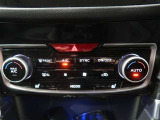 左右独立温度コントロールフルオートエアコンです。運転席、助手席それぞれで独立して温度設定ができます。冷え性の方が乗っても安心ですね♪