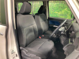 運転席まわりには十分なスペースがあり、大柄な方でもゆったり運転していただける環境です。