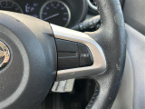 【 ステアリングスイッチ 】手元のスイッチでナビ操作が可能です。非常に便利な機能です。取り付けのナビによってはオプション設定となっております。詳しくはスタッフまで。