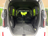 普段のお買い物や通勤、送迎等に十分な荷室スペースを確保しております。セカンドシートを倒すと、大きな荷物の積載も可能です♪