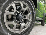 【純正15インチアルミホイール】外観にマッチした純正アルミホイールを装着しております。各種社外アルミホイールや、スタッドレスタイヤも取扱いしております。是非ご相談ください♪