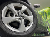 【純正17インチアルミホイール】外観にマッチした純正アルミホイールを装着しております。各種社外アルミホイールや、スタッドレスタイヤも取扱いしております。是非ご相談ください♪