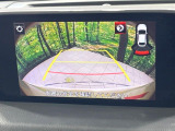 【バックカメラ】駐車時に後方がリアルタイム映像で確認できます。大型商業施設や立体駐車場での駐車時や、夜間のバック時に大活躍!運転スキルに関わらず、今や必須となった装備のひとつです!