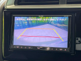 【バックカメラ】駐車時に後方がリアルタイム映像で確認できます。大型商業施設や立体駐車場での駐車時や、夜間のバック時に大活躍!運転スキルに関わらず、今や必須となった装備のひとつです!