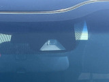 【ホンダセンシング】走行中に前方の車両等を認識し、衝突しそうな時は警報とブレーキで衝突回避と被害軽減をアシスト。より安全にドライブをお楽しみいただけます。