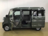 開口部が広く、乗り降りのしやすいお車です