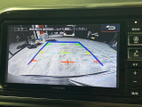 【バックカメラ】駐車時に後方がリアルタイム映像で確認できます。大型商業施設や立体駐車場での駐車時や、夜間のバック時に大活躍!運転スキルに関わらず、今や必須となった装備のひとつです!
