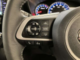 【ステアリングスイッチ付ハンドル】ナビゲーションに視線を移さず、ハンドルから手を離さず、運転に集中したまま手元でオーディオ操作できます♪