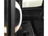 シートバックテーブルを装備