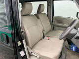 【フロントシート】さまざまな体格の方が快適に運転ができるよう配慮したシートになっております。