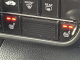 【シートヒーター】シートを温めてくれる暖房機器です!長時間座っていると負担が掛かりやすい背中や腰、または冬場などの寒い日に冷えやすい脚部に快適なぬくもりを伝えます。