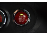 ワンプッシュで楽々エンジンスタート!キーを取り出さず、ドアノブに触れるだけでドアを施錠&解錠も可能です。