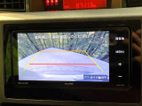 【バックカメラ】駐車時に後方がリアルタイム映像で確認できます。大型商業施設や立体駐車場での駐車時や、夜間のバック時に大活躍!運転スキルに関わらず、今や必須となった装備のひとつです!