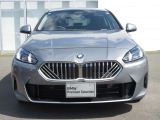 BMWと言えば特徴的なキドニーグリル。ダイナミックなフロントマスクを演出します。