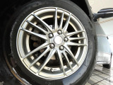 【15インチアルミホイール】外観にマッチしたアルミホイールを装着しております。各種アルミホイールや、スタッドレスタイヤも取扱いしております。是非ご相談ください♪