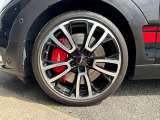 格好良くてピカピカのアルミホイールがあなたの愛車をいっそう輝かせます。